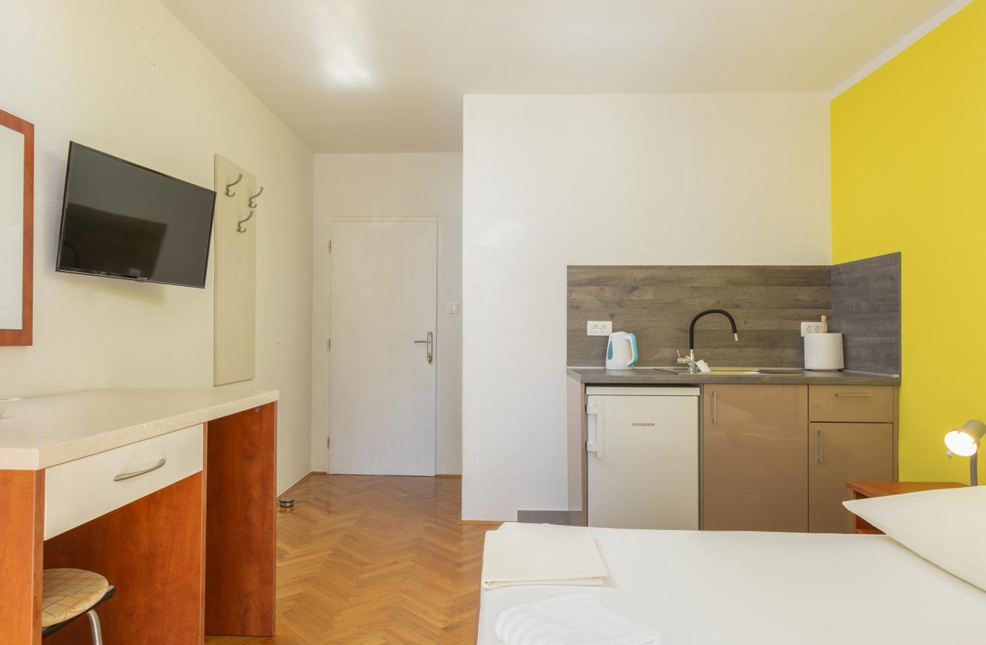 Guest House Damir Makarska Eksteriør billede